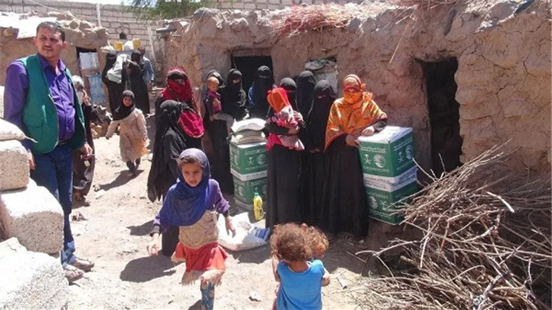 مركز الملك سلمان للإغاثة يوزع 750 سلة غذائية في اليمن