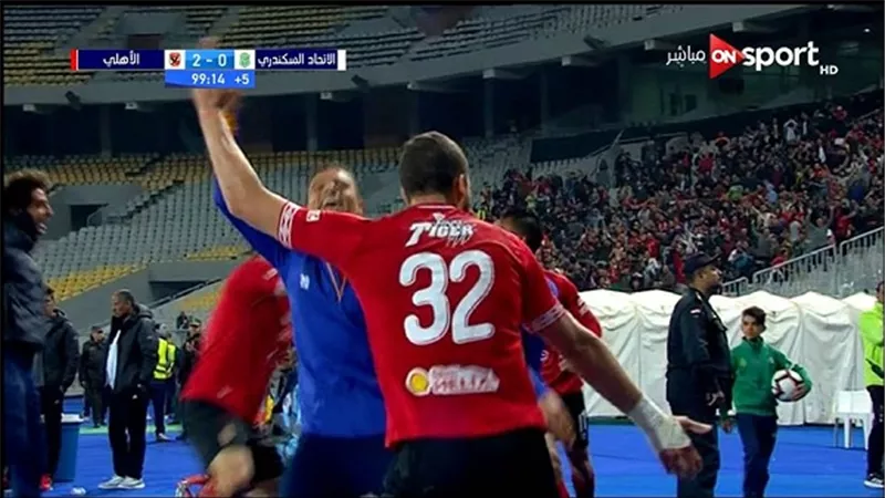 الأهلي يعتلي قمة الدوري بهدفي معلول وجمعة في مرمى الاتحاد
