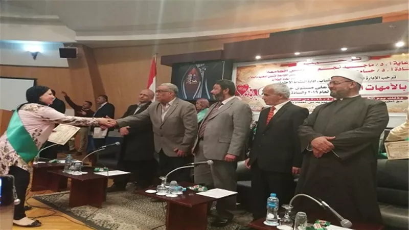 جامعة حلوان تكرم 21 أم في إحتفالية تكريم الأمهات المثاليات
