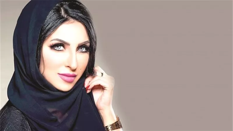 فنانة خليجية تخلعُ الحجاب بعد مرور 10 سنوات