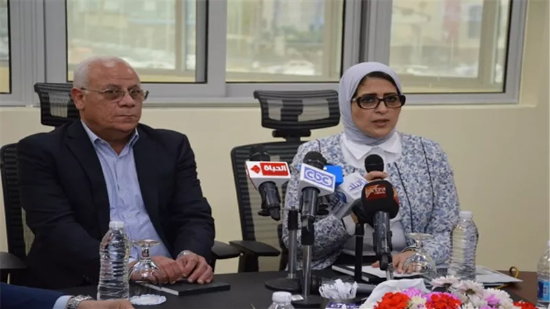 وزيرة الصحة تشيد بالتعاون مع القطاع الخاص لتشغيل مستشفيات التأمين الصحي الجديد