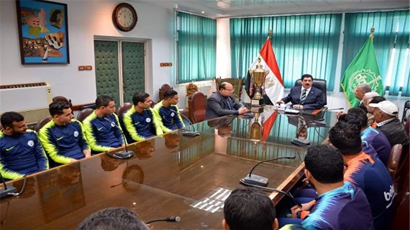 مرزوق يكرم فريق الاصلاح الزراعي الرياضي لحصوله على المركز الاول في دوري مراكز شباب القليوبية  