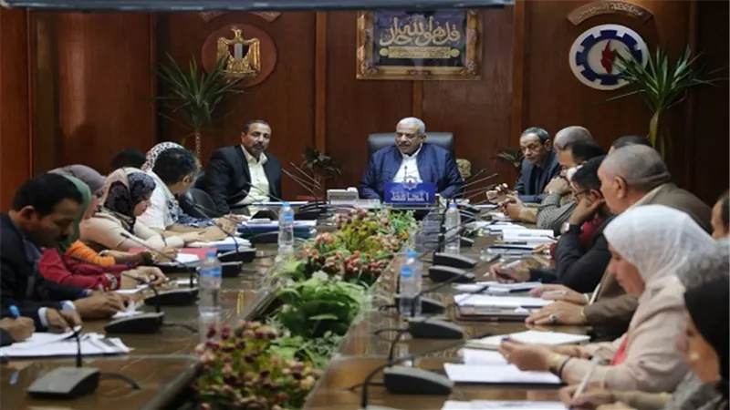 محافظ السويس يؤكد علي تكثيف عمل لجنة تقنين أراضي الدولة