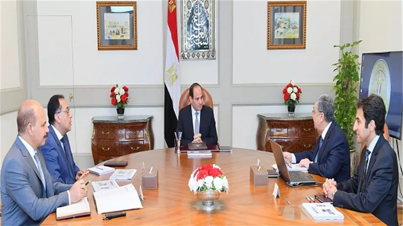 الرئيس السيسي يعقد اجتماعاً مع رئيس الوزراء ووزير الكهرباء والطاقة المتجددة