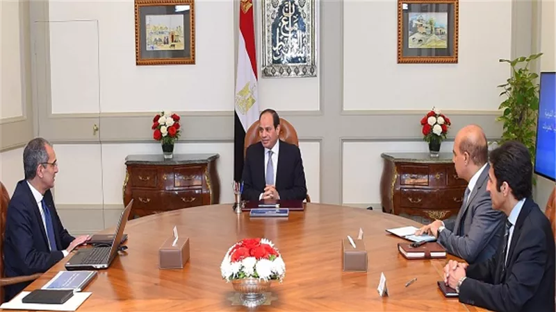 الرئيس السيسي يجتمع مع وزير الاتصالات وتكنولوجيا المعلومات