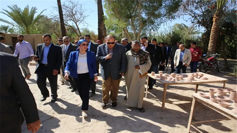وزيرة البيئة تبحث التحول إلى الأفران الصديقة للبيئة بقرية تونس