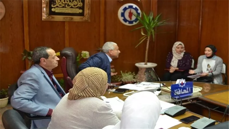 بالصور.. محافظ السويس يلتقي 30 مواطناً في اللقاء الجماهيري الـ25 