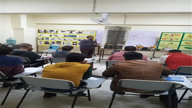 دورات تدريبية مجانية للقضاء على البطالة بكلية التعليم الصناعى جامعة حلوان