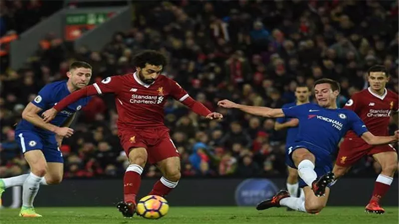 ليفربول يدافع عن محمد صلاح بعد هتافات جماهير تشيلسي العنصرية