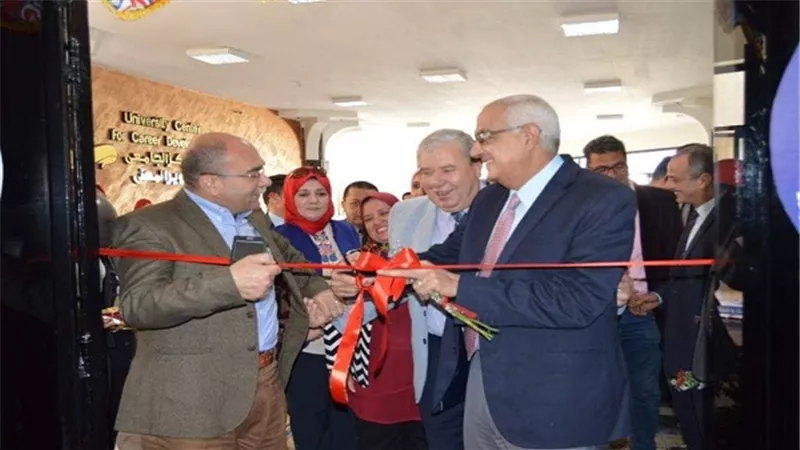 بالصور.. افتتاح المعرض الدائم للطلاب بجامعة المنصورة
