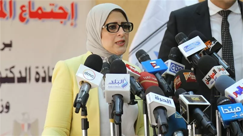 الصحة تنفي وقف تكليف الأطباء.. وتؤكد تكليف 8040 طبيباً العام الحالي