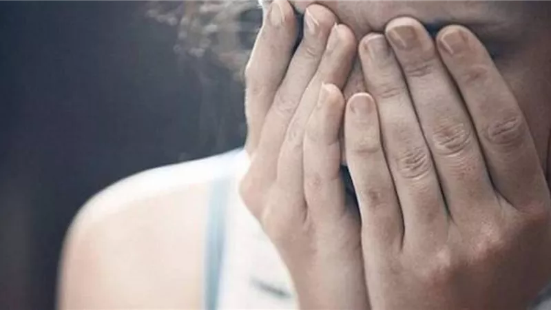 صاحب محل يعتدى على طفلة بعد إغرائها بالحلوى في طوخ
