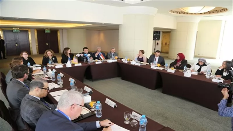 وزير التعليم العالى يبحث آليات التعاون العلمى والبحثى مع وفد رفيع المستوى من الجامعات الأمريكية