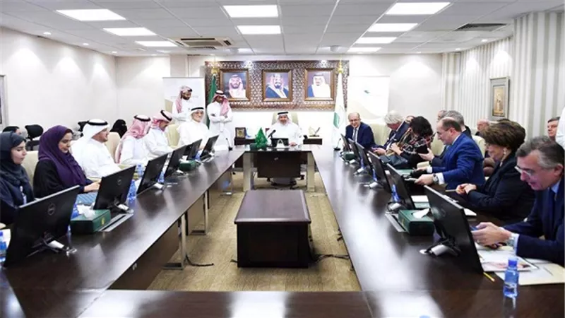الربيعة يستعرض مع وفد فرنسي مشاريع 