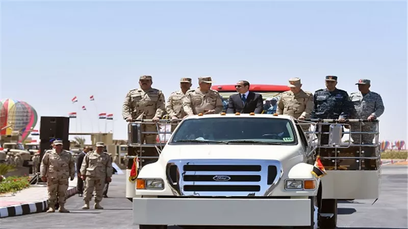 الرئيس السيسى يتفقد إجراءات الإصطفاف والتفتيش ورفع الكفاءة القتالية بقاعدة محمد نجيب العسكرية