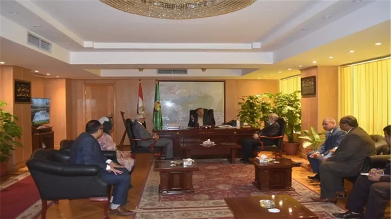 محافظ الفيوم يلتقي رئيس الاتحاد العام للجمعيات الأهلية لبحث سبل التعاون المشترك       