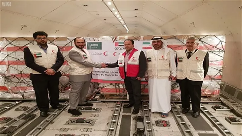 هيئتا الهلال الأحمر السعودي والإماراتي تسيران طائرة إغاثة بمبادرة إنسانية مشتركة إلى إيران