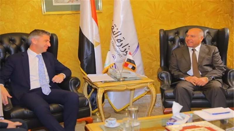 وزير النقل يبحث مع السفير القبرصي بالقاهرة تدعيم التعاون بين الجانبين فى مجال النقل البحرى
