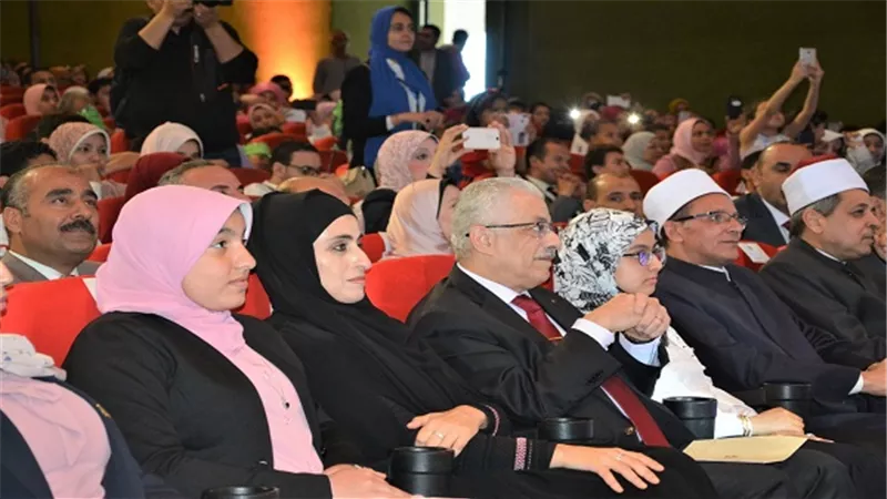 وزير التعليم يشهد فعاليات الحفل الختامي لمسابقة تحدي القراءة العربي