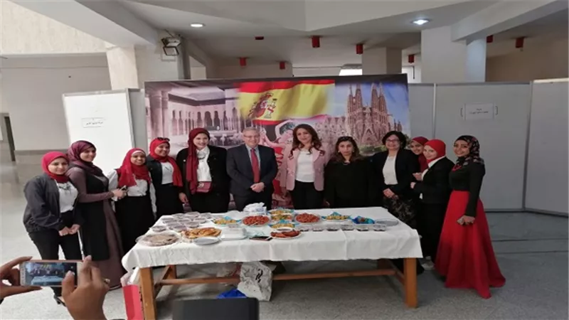 كلية الاداب جامعة حلوان تنظم ملتقى الشعوب  