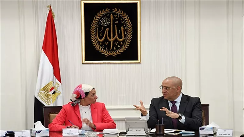 وزيرا الإسكان والبيئة يُناقشان سُبل التخلص من المخلفات الصلبة بالمدن الجديدة