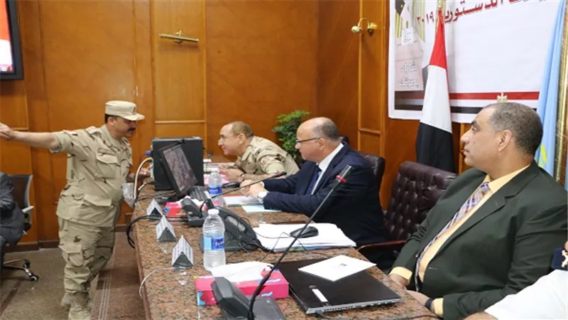لليوم الثالث.. محافظ القاهرة يتابع انتظام لجان الاستفتاء من داخل غرفة العمليات