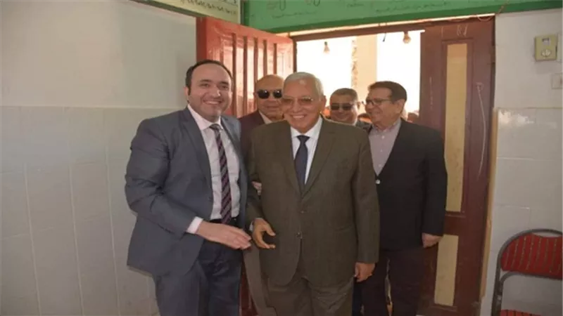 محافظ الدقهلية فى بلقاس: كل مواطن لازم يشارك فى الاستفتاء والدولة وفرت كل سبل الديموقراطية 