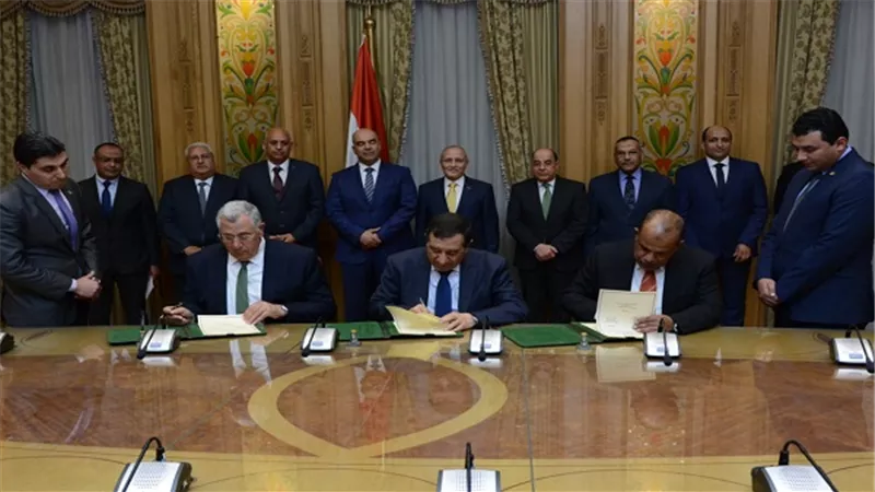 العصار يشهد توقيع بروتوكول لتسويق منتجات 
