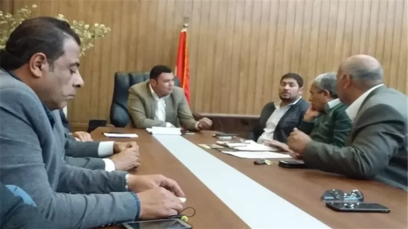 رئيس جهاز 6 أكتوبر يواصل اجتماعاته مع السكان لمناقشة مشاكلهم وإيجاد حلول فورية لها