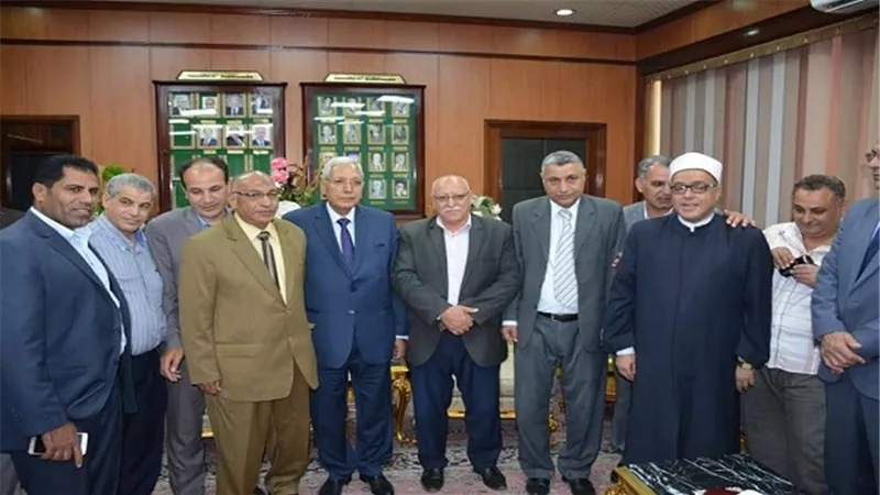 بالصور.. قيادات المحافظة تهنئ محافظ الدقهليه بعيد القيامة المجيد