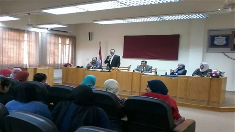 الشباب ودوره فى حماية البيئة ندوة بكلية الخدمة الإجتماعية جامعة حلوان