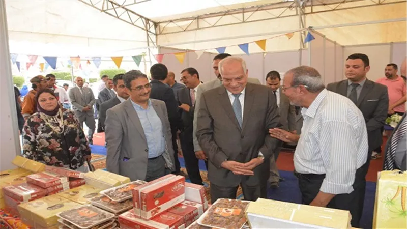 محافظ الجيزة يفتتح معرض سوبر ماركت 