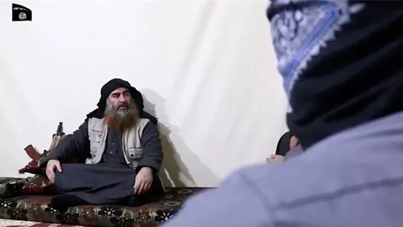بعد الفيديو الأخير.. الدفاع العراقية تكشف مكان زعيم تنظيم 