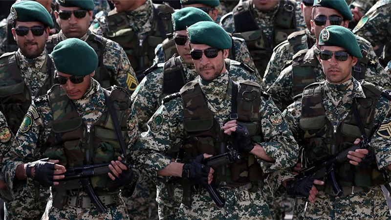 إيران توقع مذكرة تفاهم للتعاون العسكري مع العراق