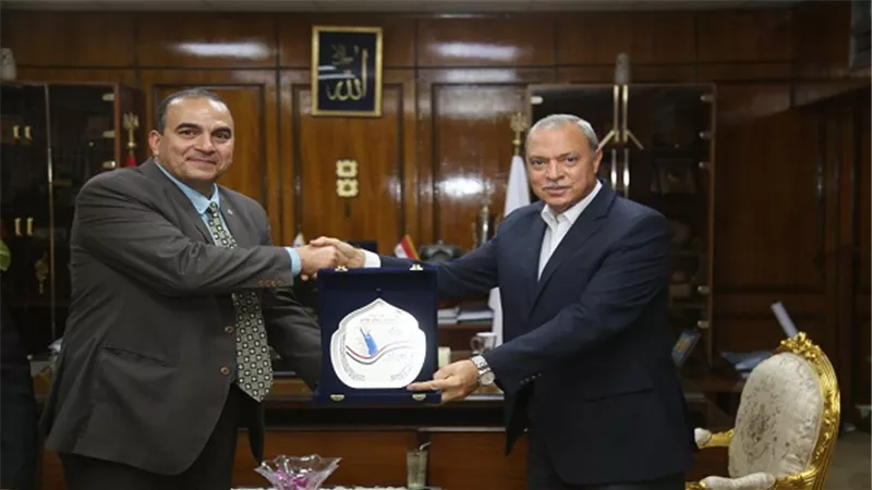 بالصور.. مدير ميناء سفاجا  فى جولة بمحافظات الصعيد لتعظيم الاستفادة من ميناء سفاجا فى قطاع الاستثمار