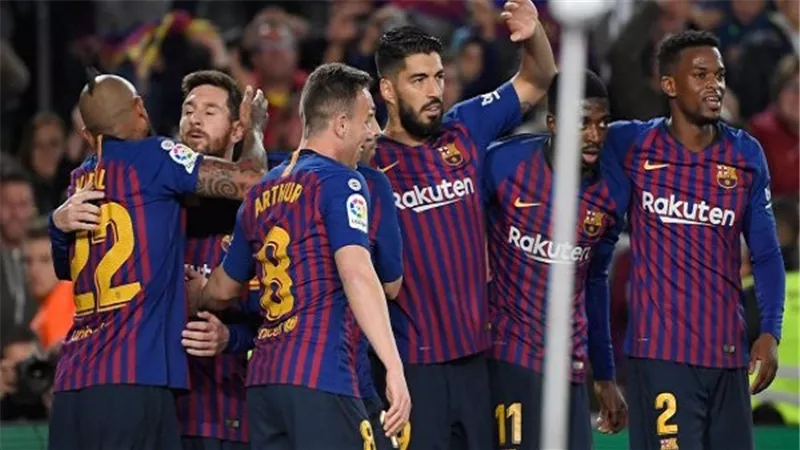 قبل العودة أمام ليفربول.. أزمة في برشلونة