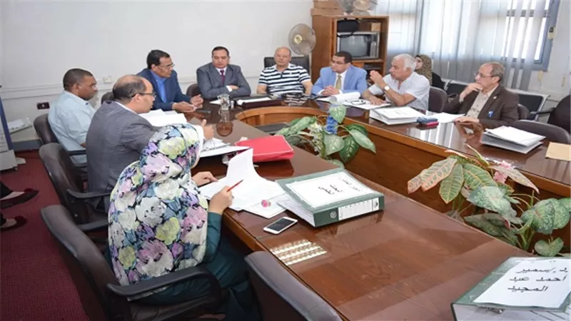 عزيز يتابع خطوات كلية الطب البشري  بسوهاج لتجديد الاعتماد