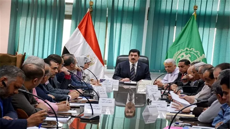 المحافظ يطلق اشارة بدء توصيل الانترنت فائق السرعة بمدن القليوبية