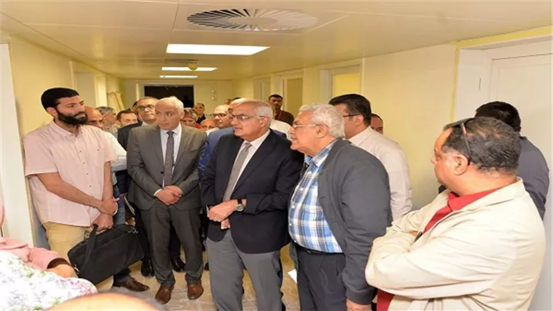 بالصور.. رئيس جامعة المنصورة يتفقد تجهيزات أحدث 8 كبسولات لزراعة النخاع بمركز الاورام  