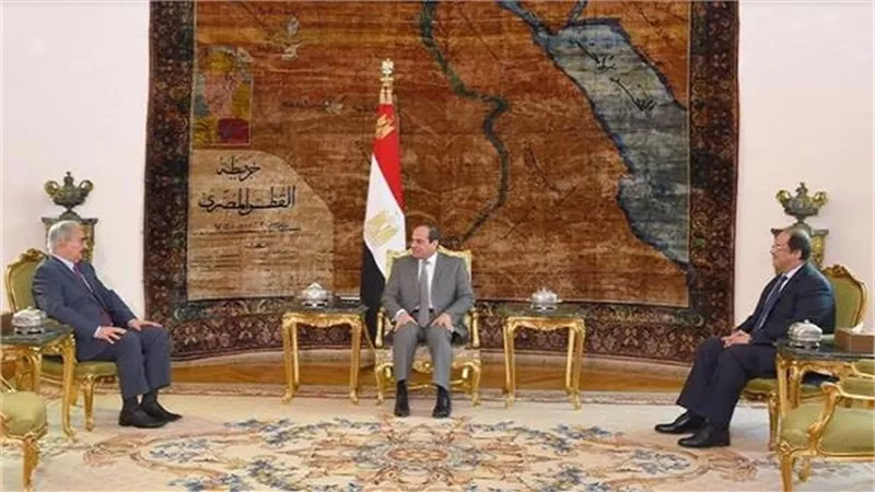 الرئيس السيسي يستقبل المشير 
