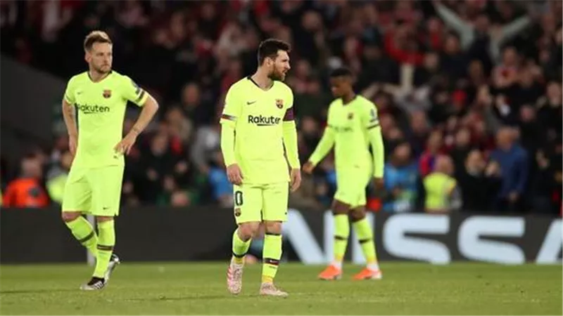 رباعية ليفربول تطيح بـ10 لاعبين خارج أسوار برشلونة