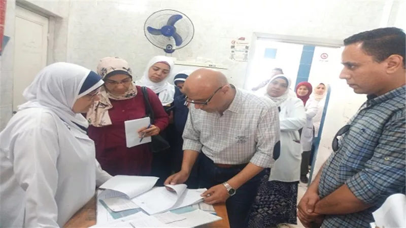 بالصور .. وكيل صحة السويس الجديد  يتفقد العيادات الخارجية للمستشفى العام