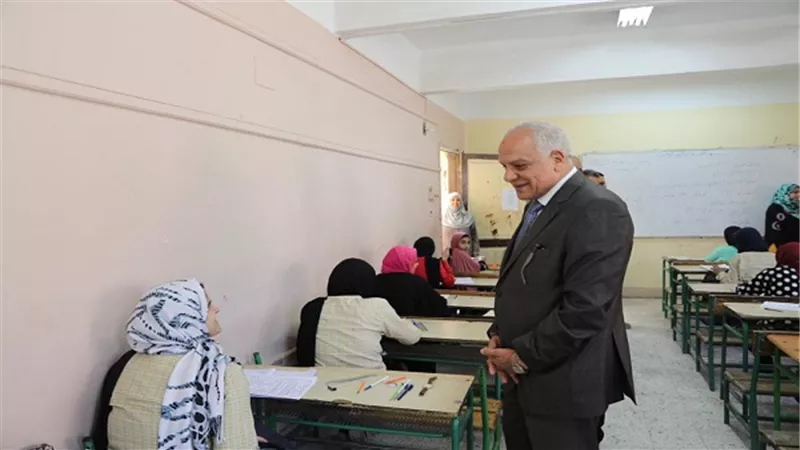 محافظ الجيزة يتفقد لجان امتحانات الاعدادية ببولاق والدقى