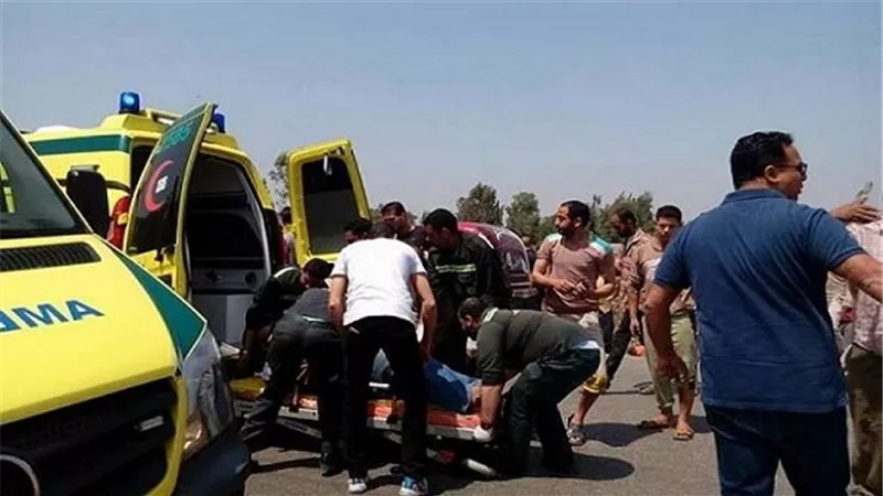 اصابة قائد دراجة بخارية ونجله في حادث بسوهاج