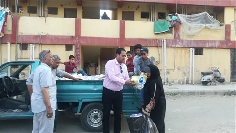 مستقبل وطن بالسويس يوزع مواد غذائية على المواطنين بمناسبة شهر رمضان