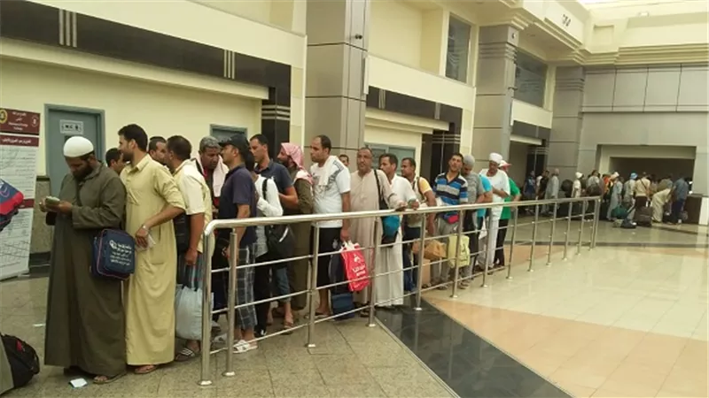 وزير النقل يوجه برفع درجة الاستعداد بموانىء البحر الاحمر لبدء موسم عودة العمالة المصرية