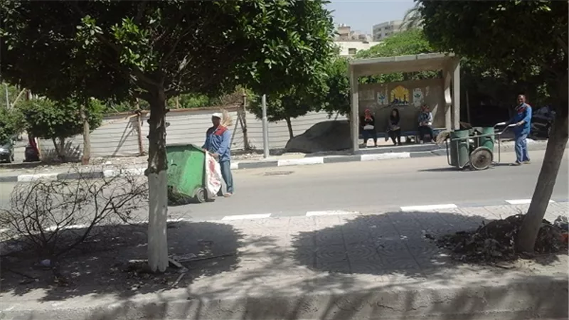 رئيس حى البساتين: حملة نظافة ورفع مخلفات القمامة من شارع الشركة الكويتية بالمعادى الجديدة