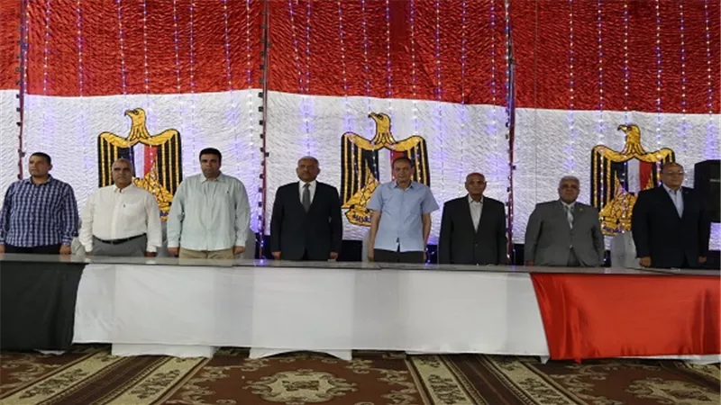 بالصور .. محافظ السويس يفتتح الملعب الخماسي بمنطقة البراجيلي