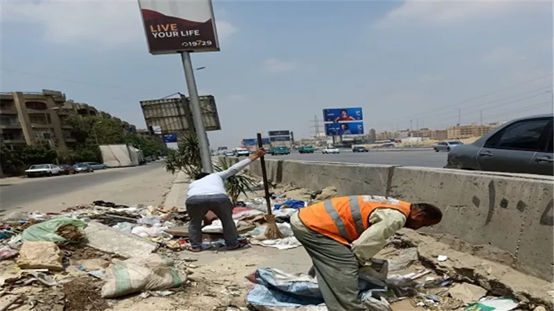 ضياء: رفع مخلفات القمامة من شارع الخمسين بزهراء المعادى