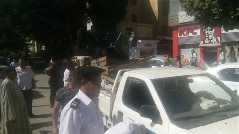 حملـة ليليـة لــرفــع الاشغالات والباعة الجائلين بشوارع زهراء المعادى